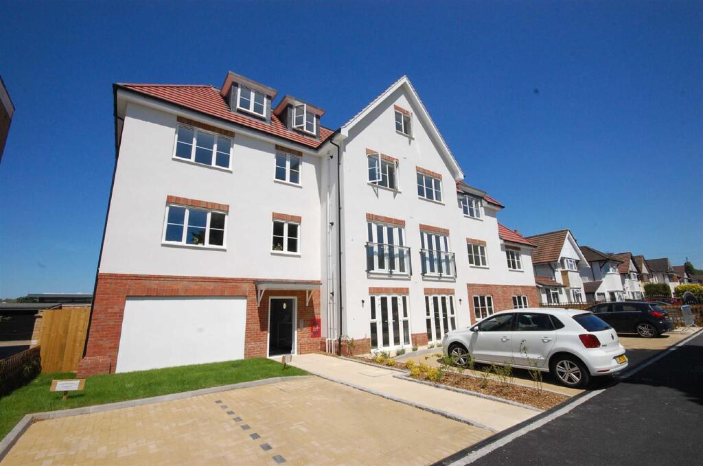 Main image of property: Flat 14 Elizabeth Court, Bathurst Walk, Iver