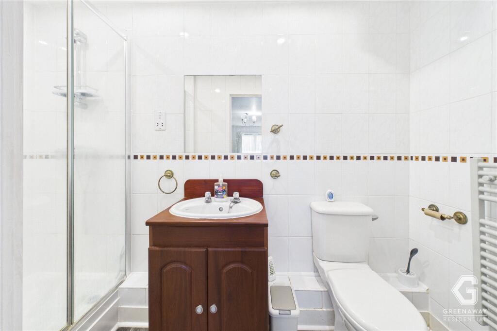 Apartment in Crawley, West Sussex - More