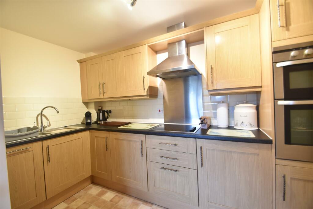 Apartment in Shrewsbury, Radbrook Green - View 3