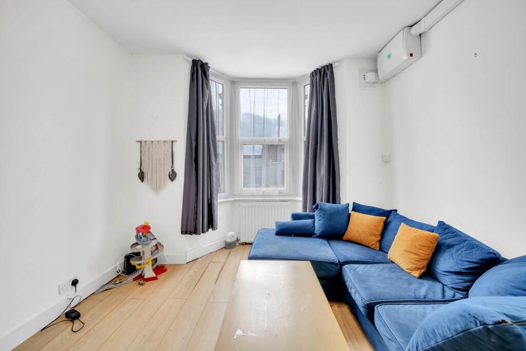 Apartment in London - View 2