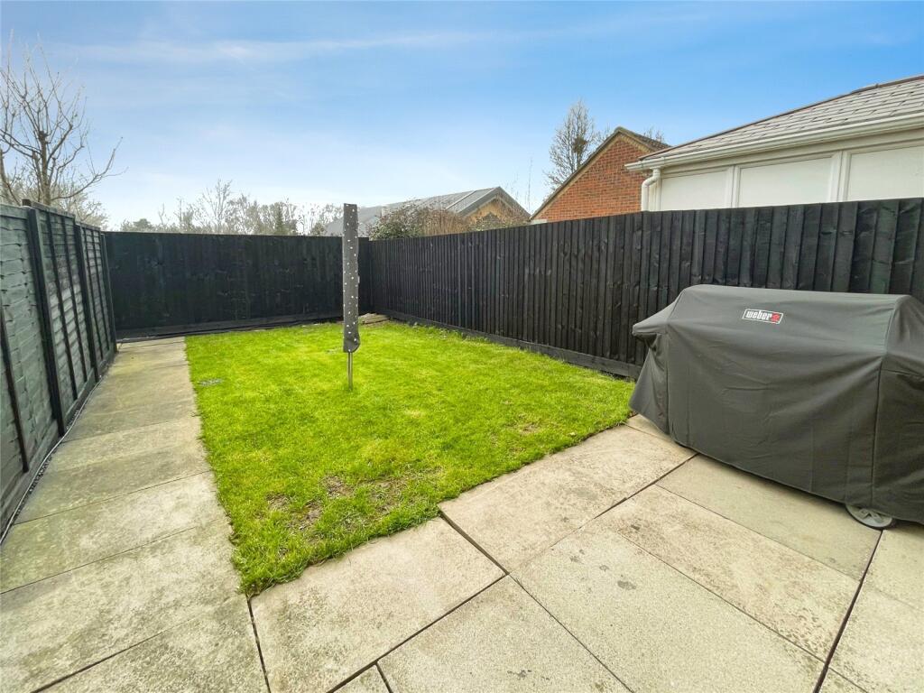Albert Gardens, Church Langley, Harlow, Essex, CM17 photo 3
