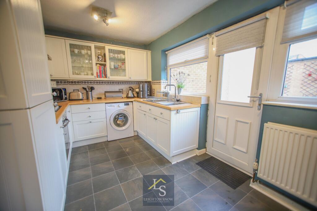 Axminster Walk, Bramhall, SK7 photo 3