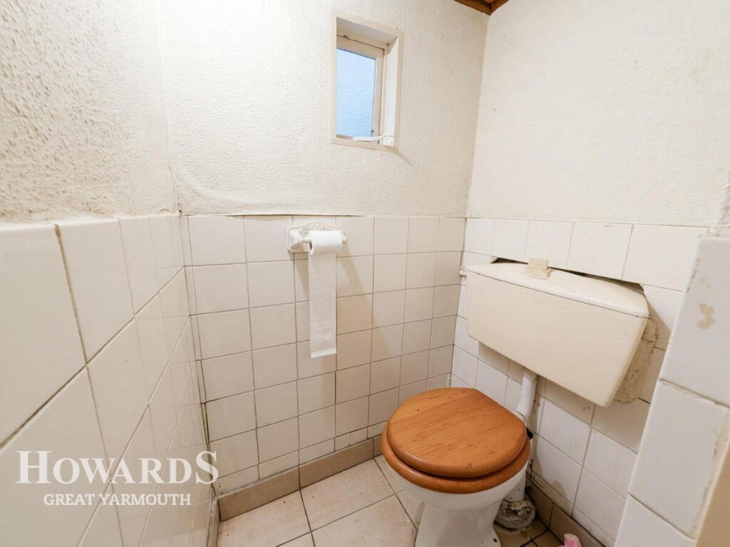 House in Great Yarmouth, Southtown - View 5