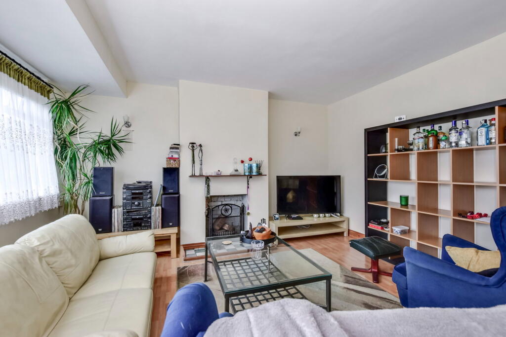 Apartment in Watford - View 4