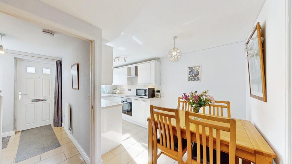 Siskin Drive, Cheltenham photo 2