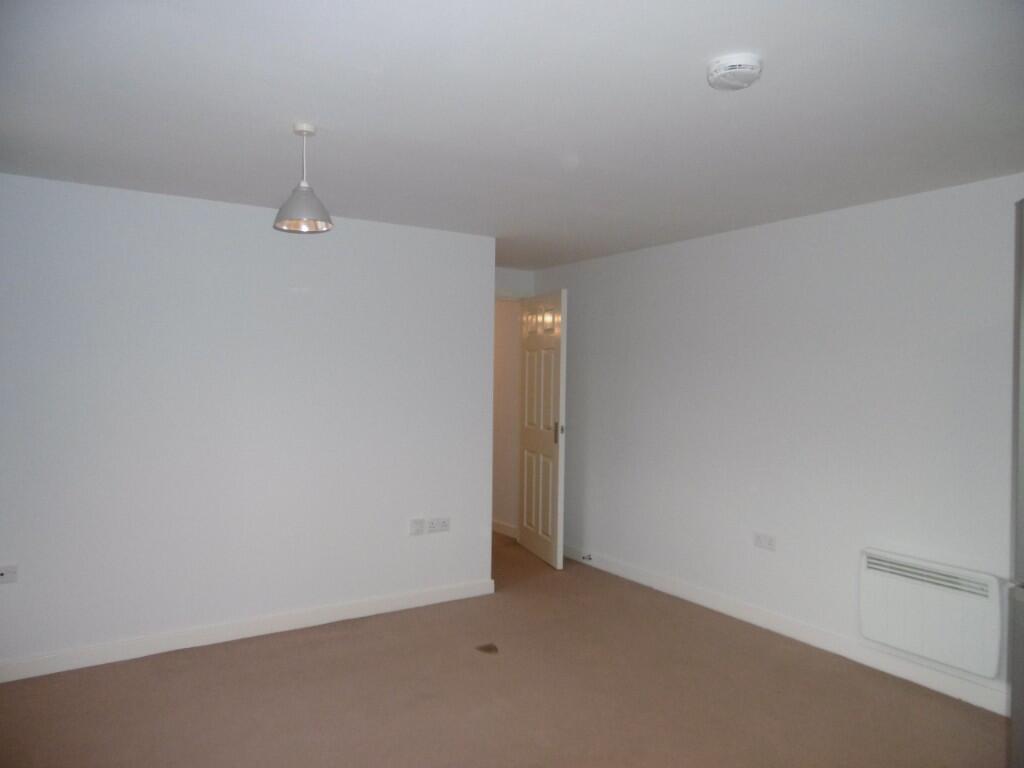 9 Aston House, Horse Chestnut Close, Chesterfield, Derbyshire, S40 2FF photo 3