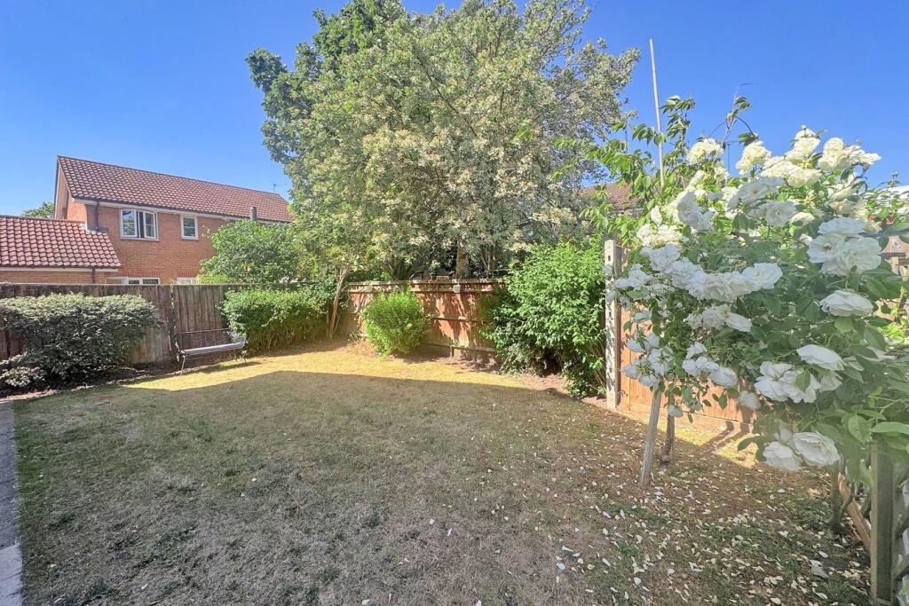 Apartment in Walton-on-Thames, Surrey - View 3