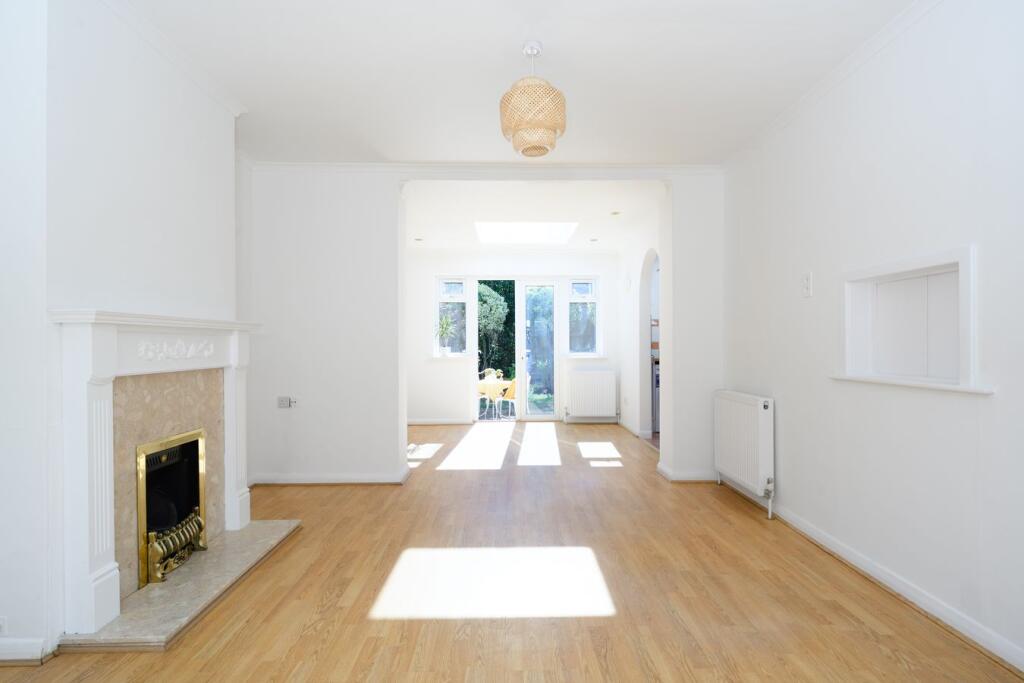 House in Elmbridge, Hersham - More