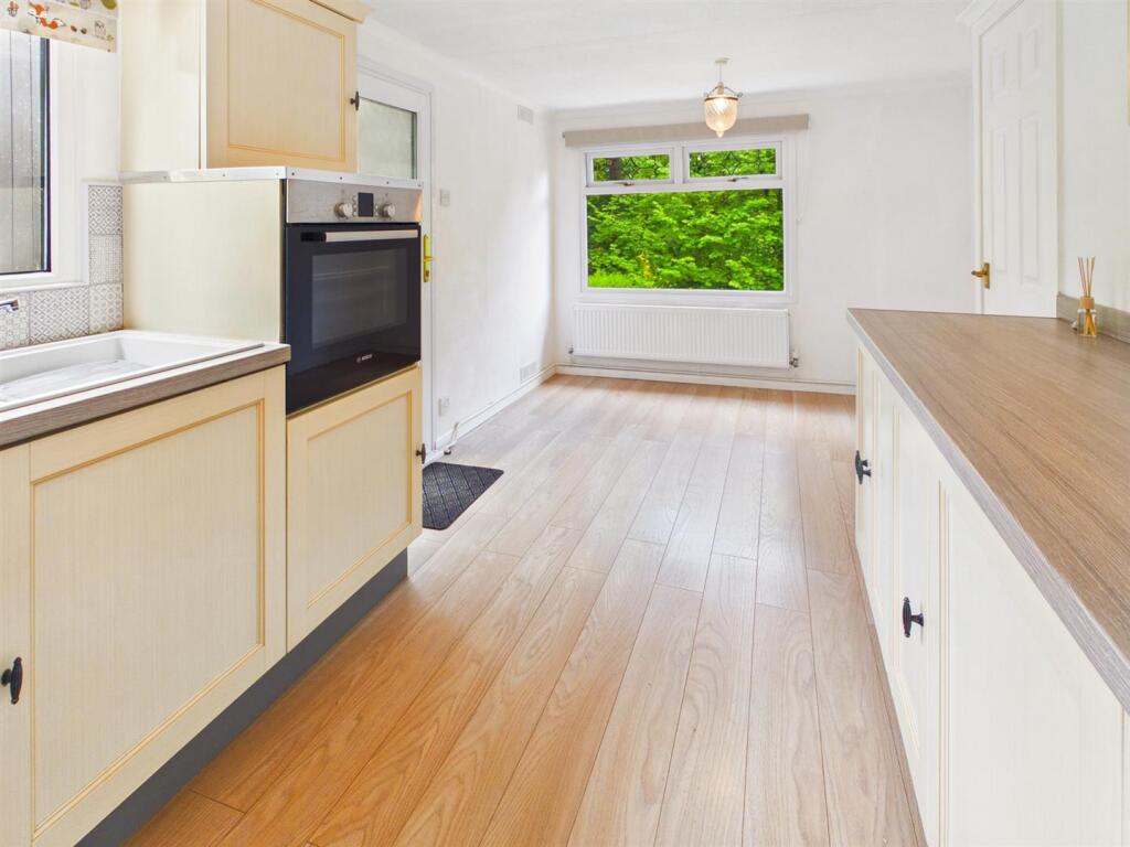 House in Pontrobert, Llangyniew - More