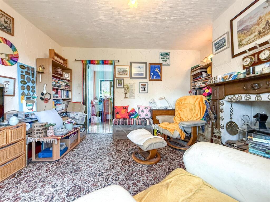 House in Congleton, Hightown - More