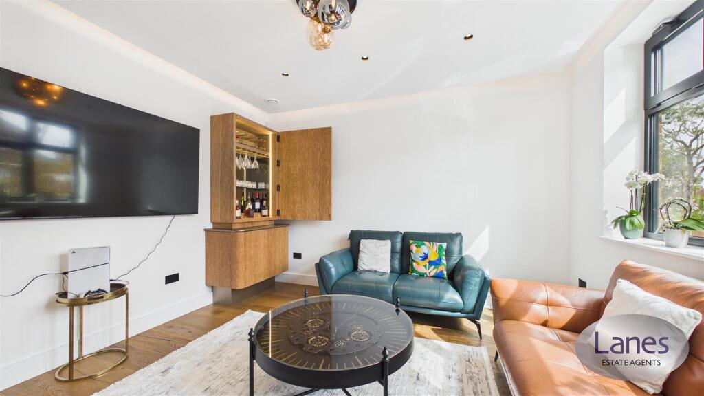 House in London, Carterhatch, Southbury - View 4