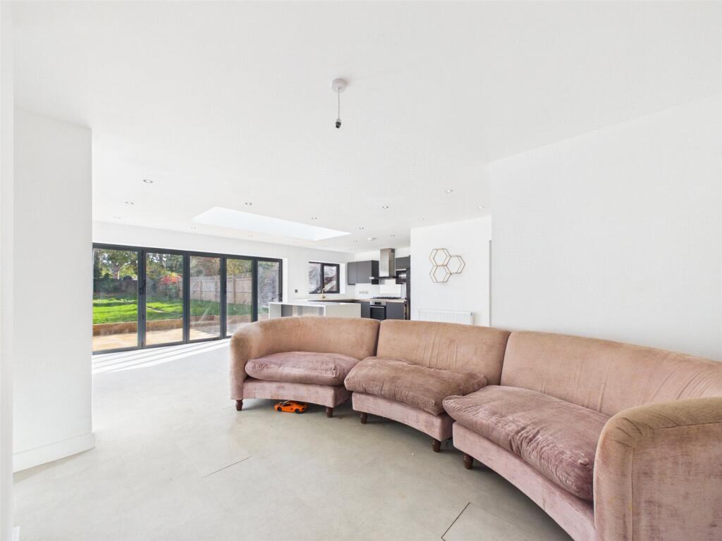 House in Gloucester - View 4