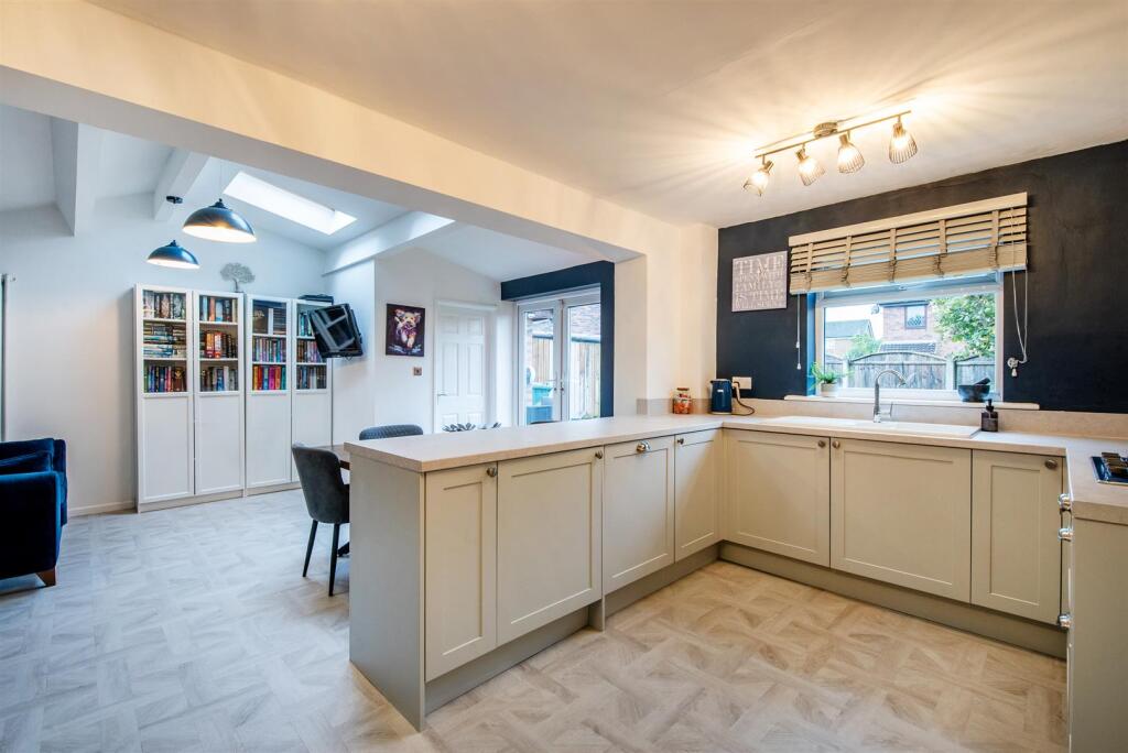 Kiln Croft, Clayton-Le-Woods, Chorley photo 3