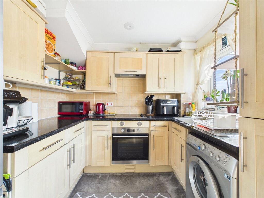 Harris Close, Kelly Bray, PL17 photo 3