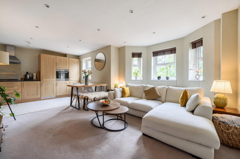 Apartment in Wokingham, Emmbrook - More