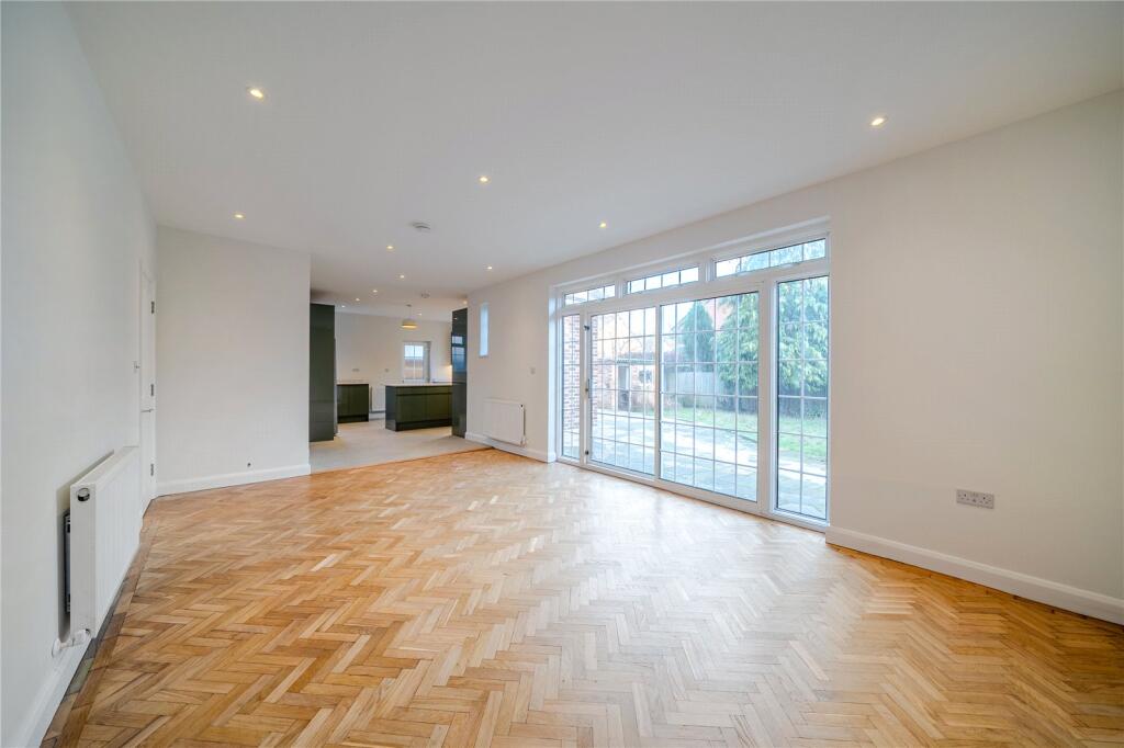 Thornhill Road, Ickenham, Uxbridge photo 3