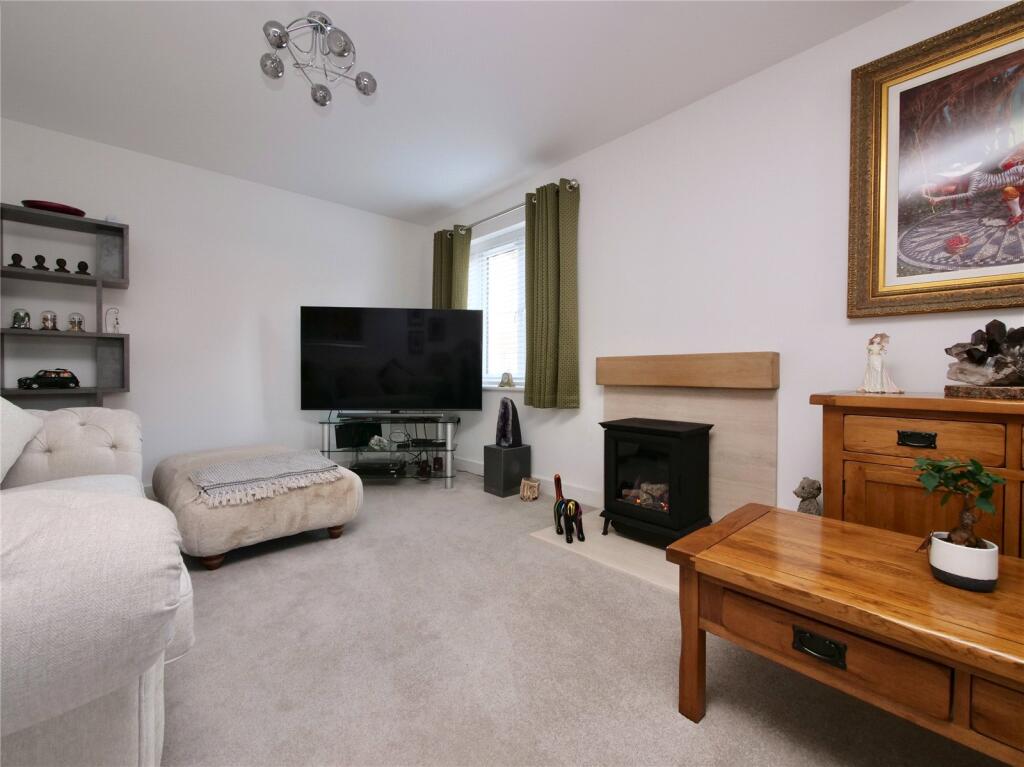 Four Bed Detached House in Somerton photo 4