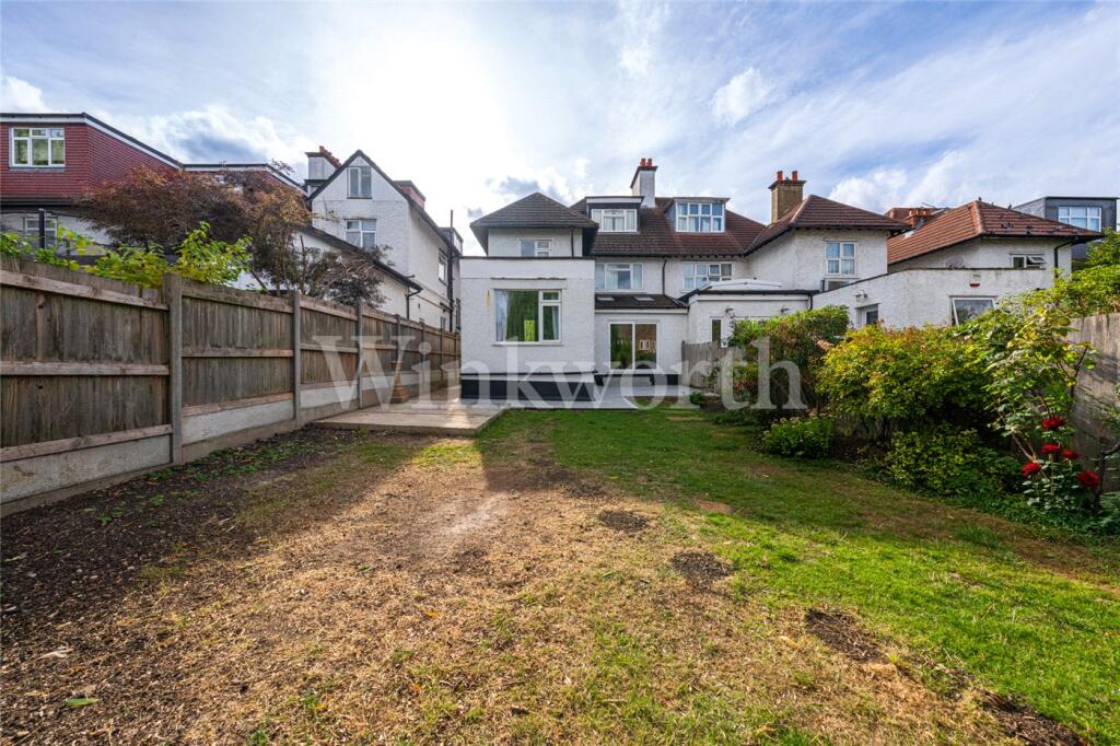 Apartment in London - More