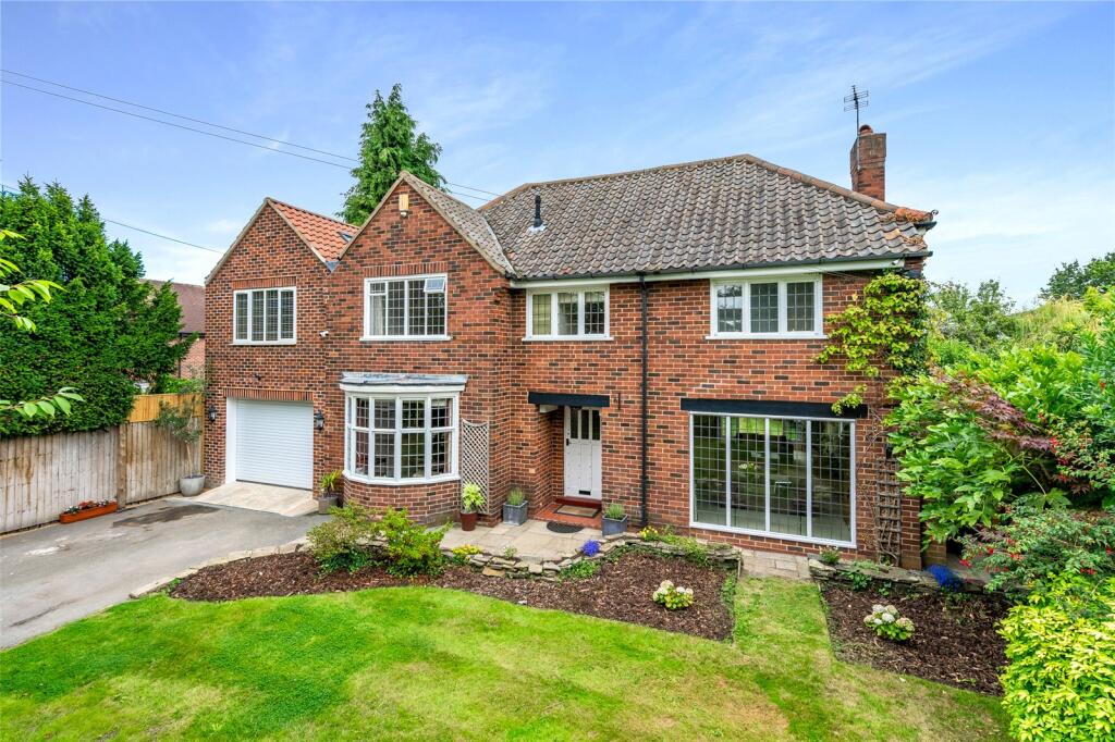 5-bed detached on Chevet Lane, Wakefield, West Yorkshire, £900,000