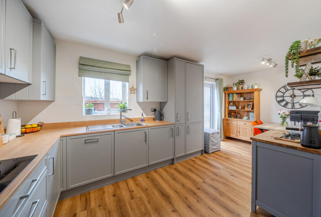Swannington Drive Kingsway, Quedgeley, Gloucester, Gloucestershire, GL2 photo 3