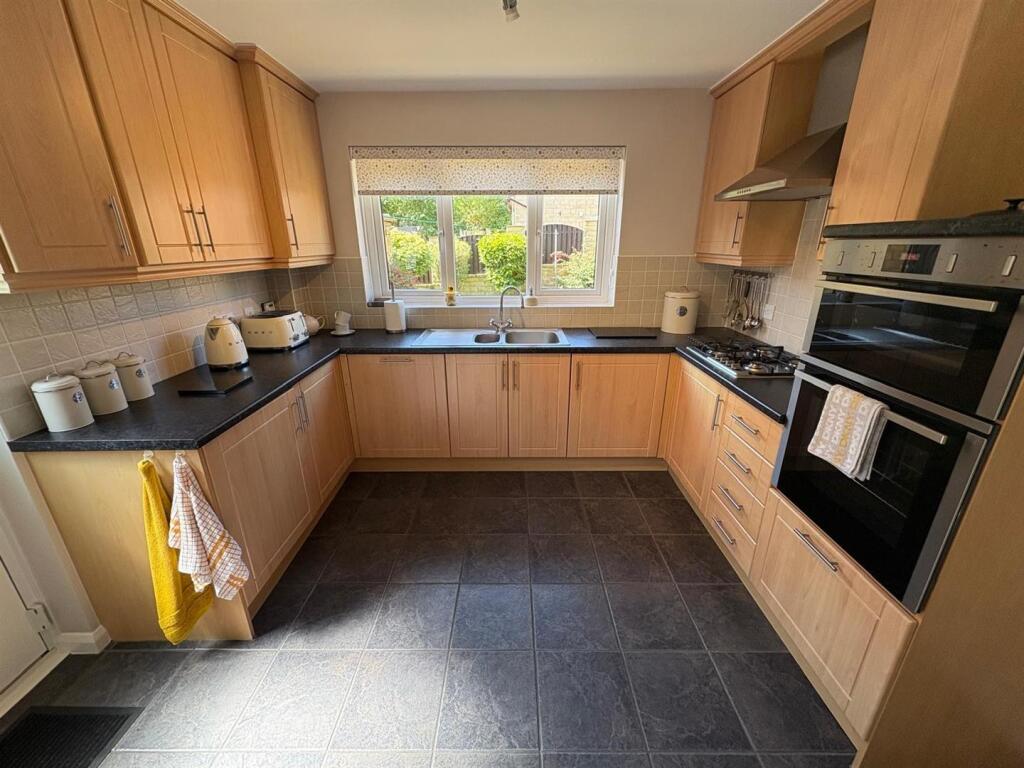 Sycamore Drive, Cleckheaton - View 3