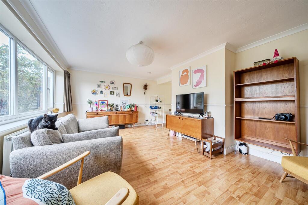 Leys Road, Pattishall, NN12 - View 5