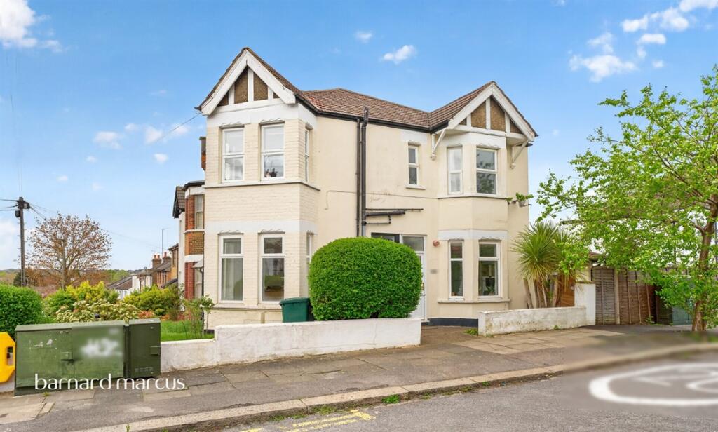 Apartment in London, Colney Hatch - View 3