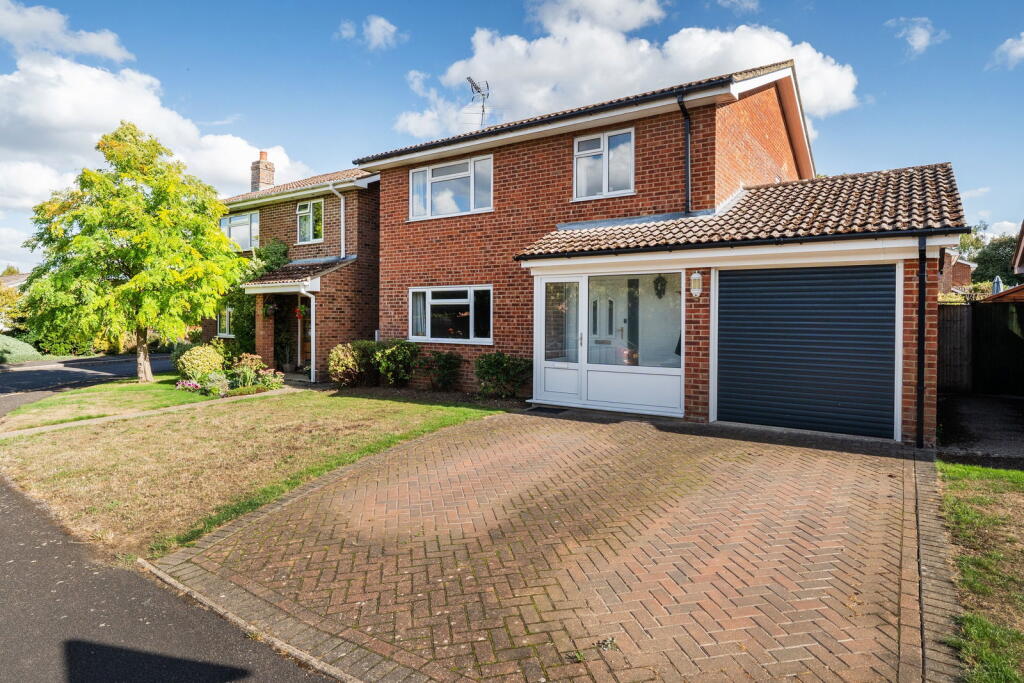 Main image of property: Laurel Close, North Warnborough RG29 1BH