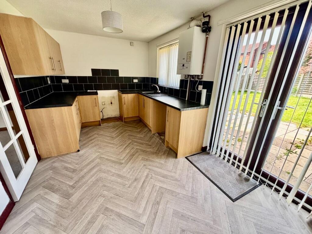 House in West Lindsey, Park Springs, Gainsborough - View 2