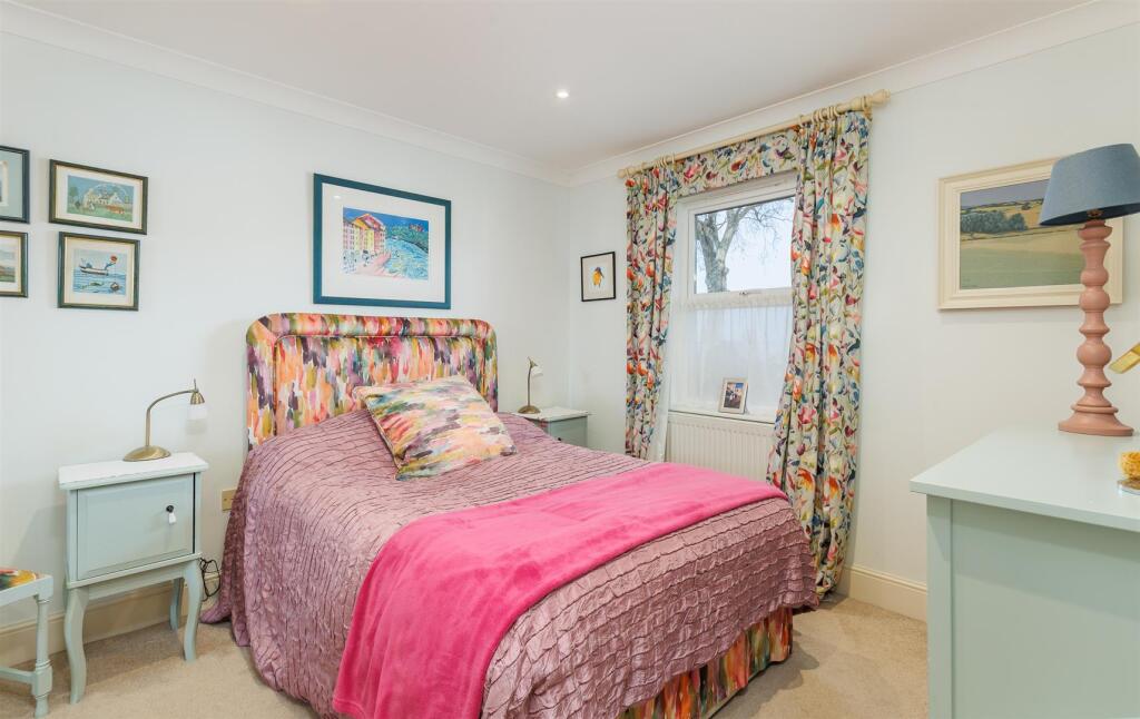 House in Cowes, Isle of Wight - View 4