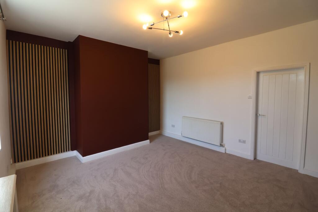 Woolley Lane, Hollingworth, SK14 - More