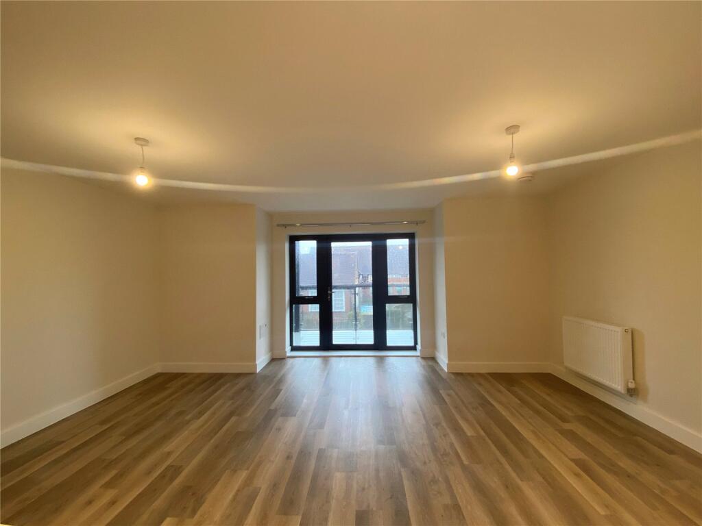 Apartment in Eastleigh, Newtown - More