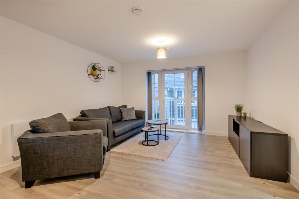 House in Tonbridge and Malling, Holborough Lakes, Snodland - More
