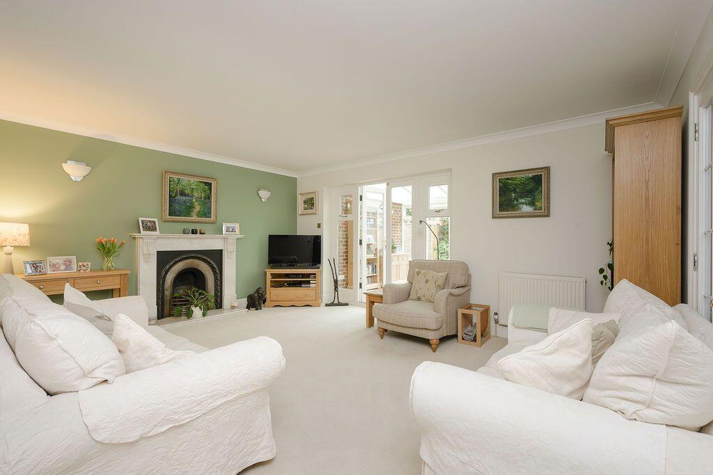 Weston Avenue, West Molesey, Surrey, KT8 1RG photo 4