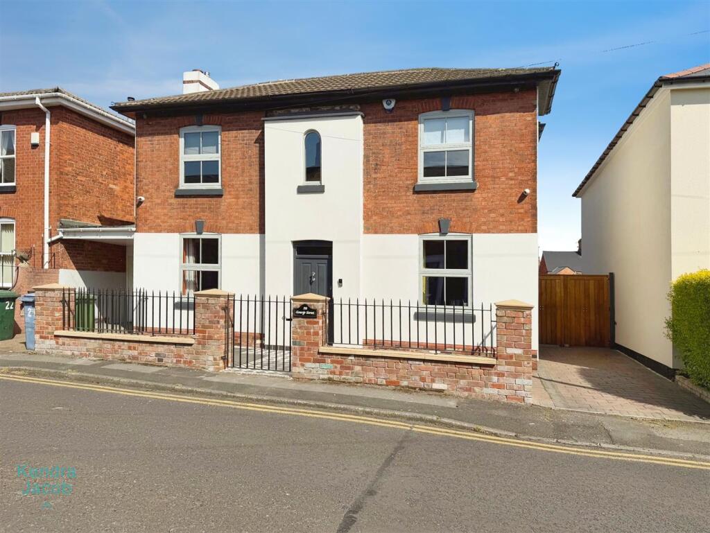 3-bed detached on George Street, Worksop, £290,000