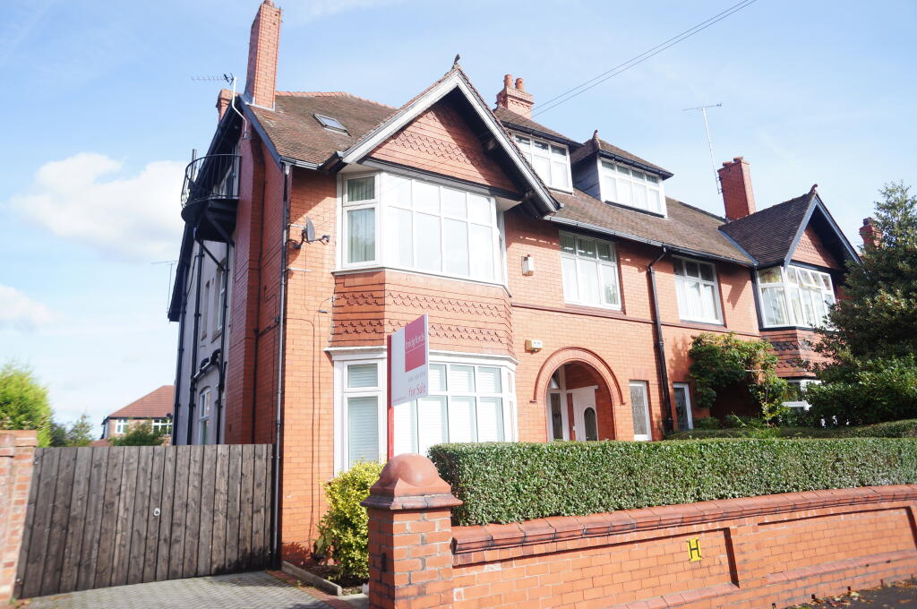 Main image of property: Old Broadway, Didsbury M20 3DH