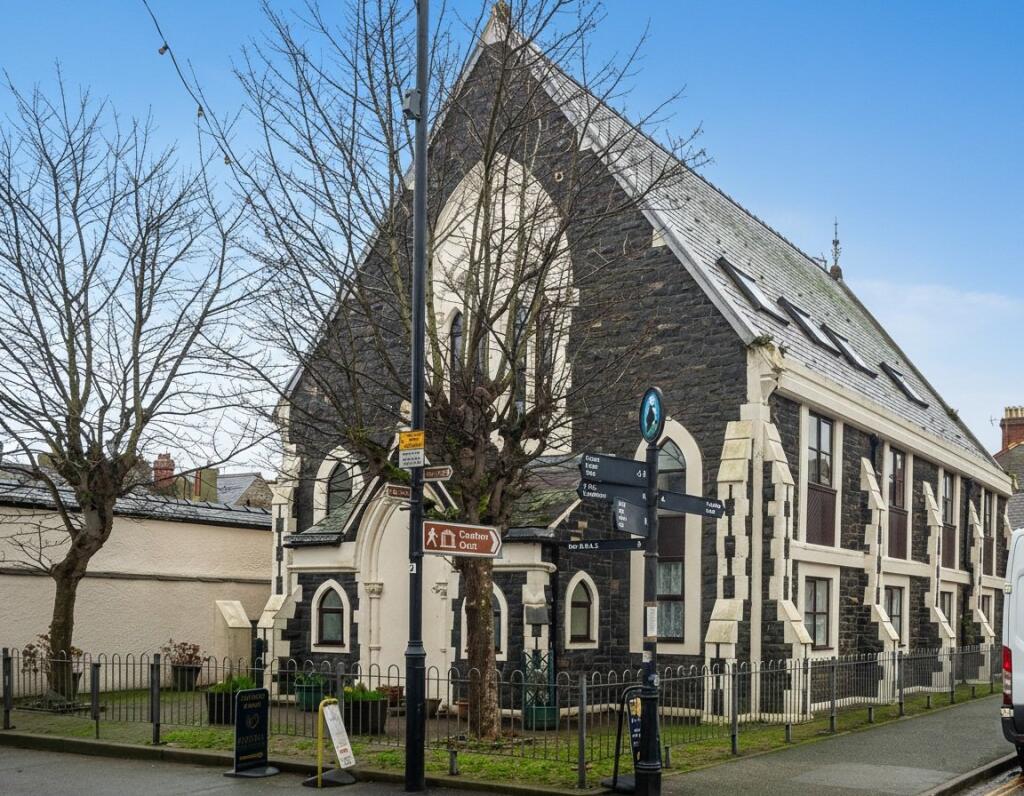 2-bed flat on Church Street, Beaumaris, Isle of Anglesey, LL58, £185,000