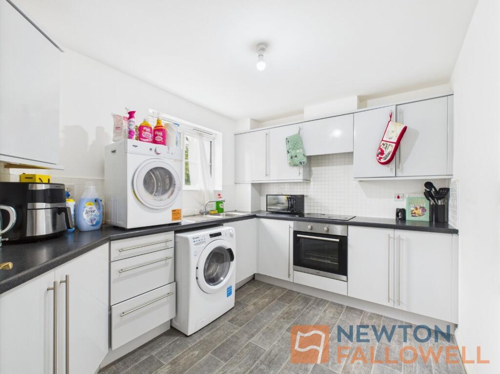 Windrush Close, Walsall, WS3 photo 3