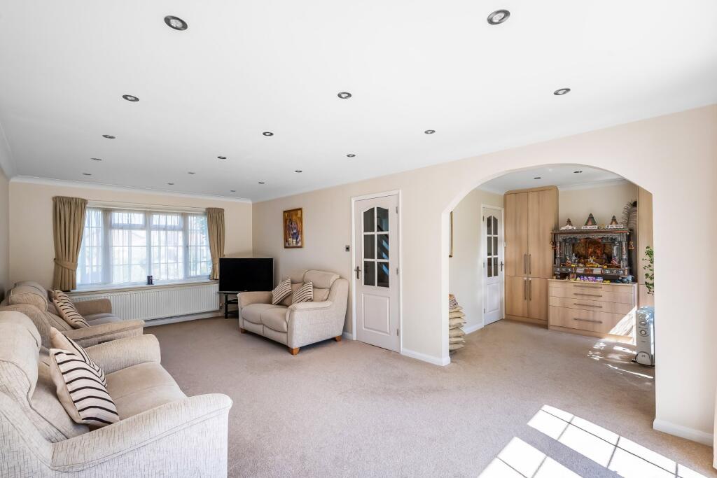 Kestrel Close, Guildford, Surrey, GU4 photo 4