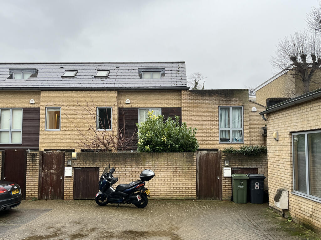 Studio house on 8 Ellacott Mews, Streatham, London, SW16, £475,000
