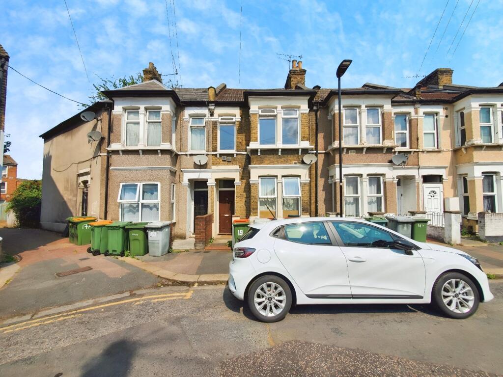 Main image of property: First Floor Flat, London, E16