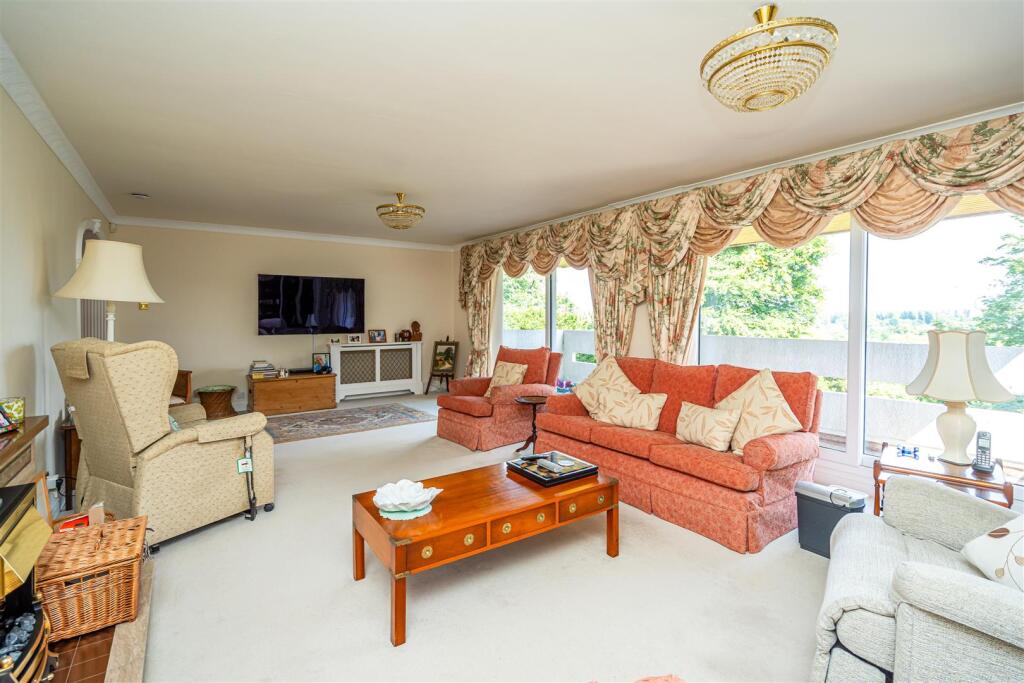 6 Eynsham Court, Clifton Road, Stockwell End, Wolverhampton, WV6 9AR photo 4
