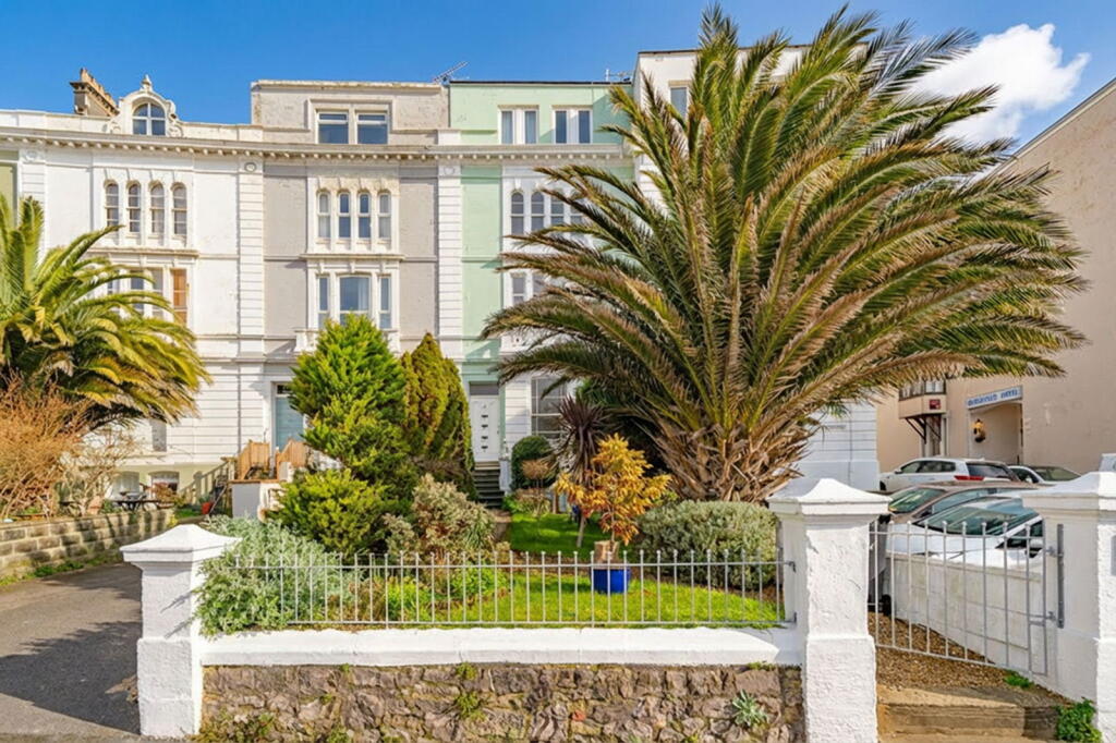 2-bed flat on Manilla Crescent, Weston-super-Mare, BS23 2BS, £200,000