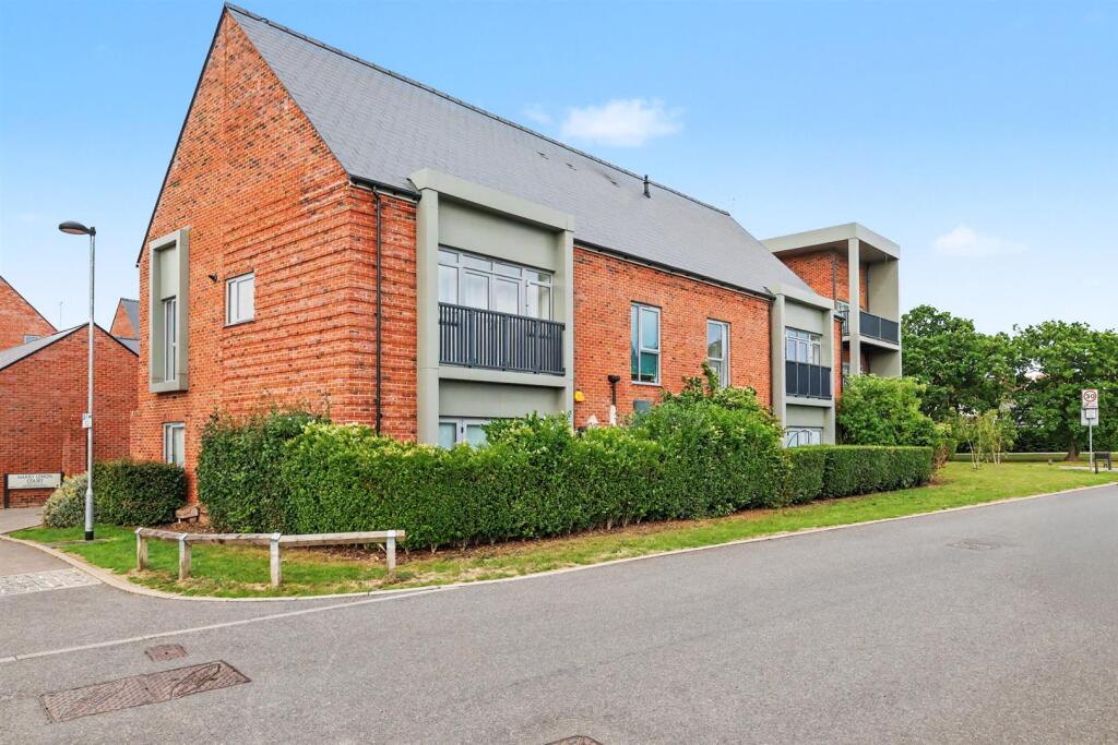 2-bed flat on Harry Lemon Court, Chelmsford Garden, Chelmsford, £325,000