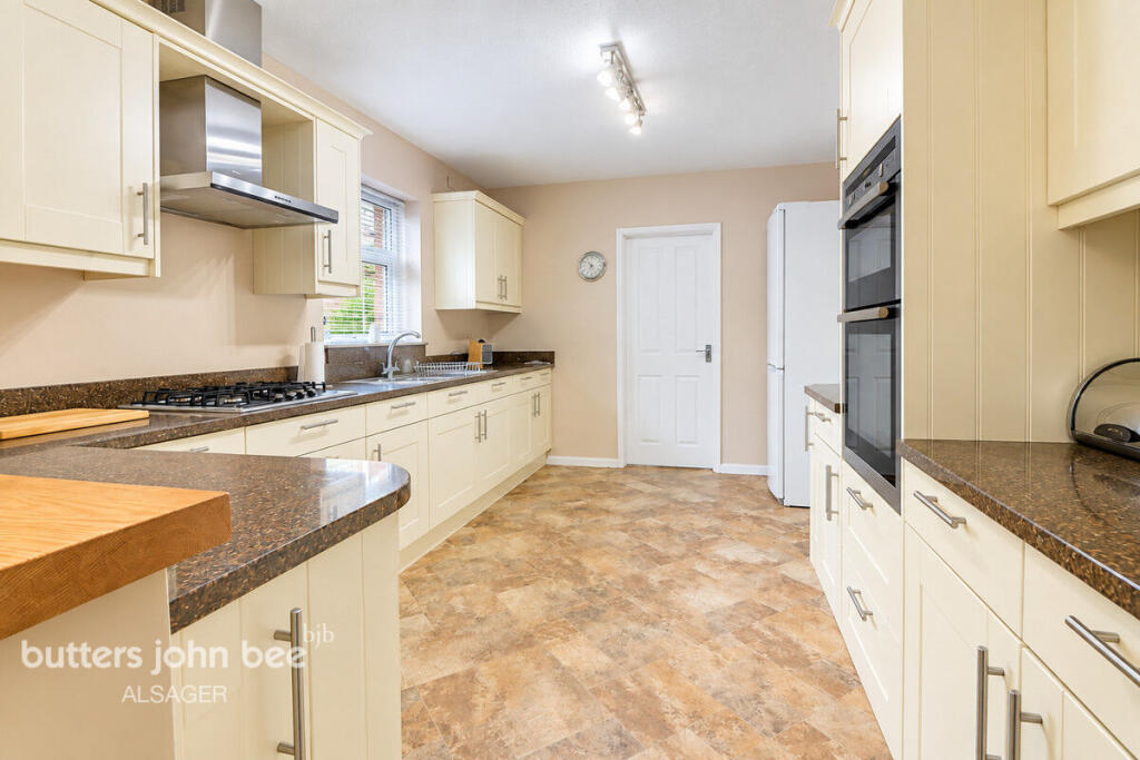 House in Stoke-on-Trent - View 3
