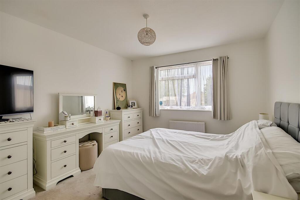 Apartment in Worthing, West Sussex - More