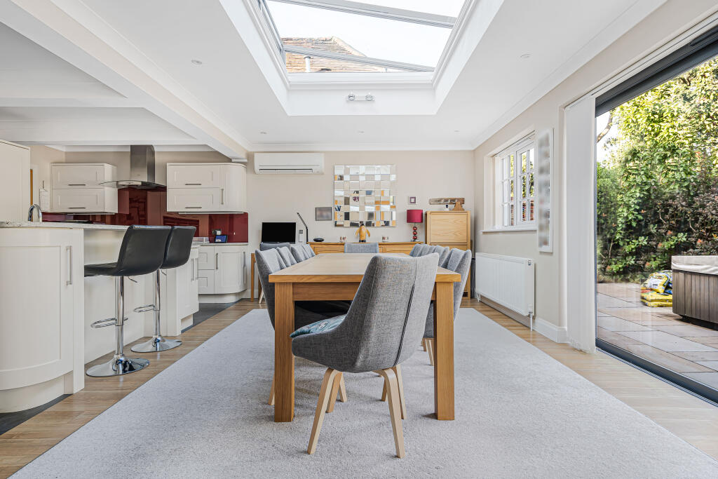 House in Welwyn Hatfield, Hertfordshire - View 4
