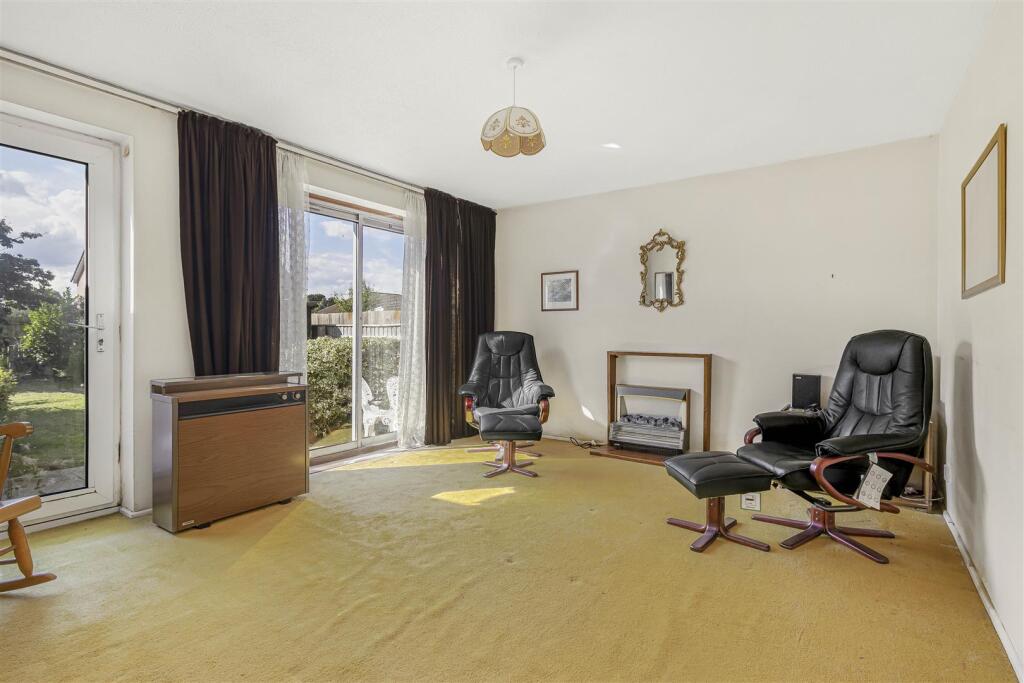 Clare Close, Waterbeach, Cambridge photo 3