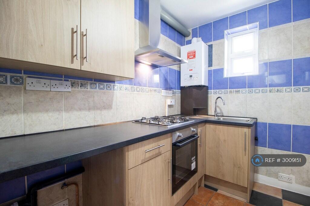 Apartment in Ilford - View 3