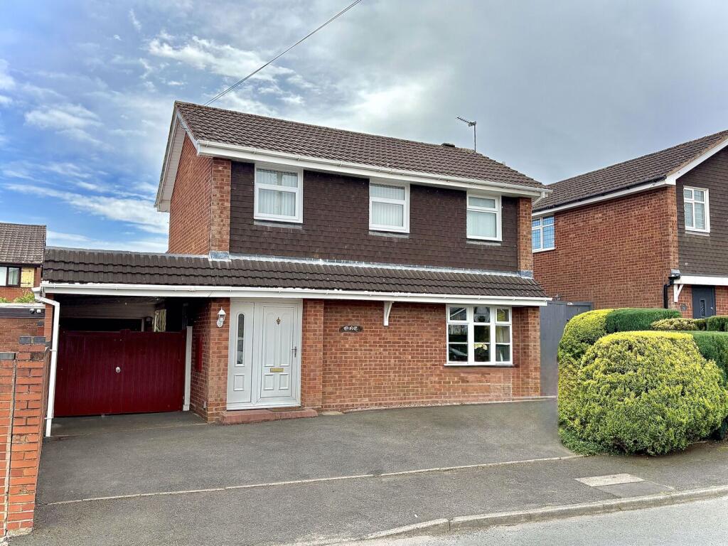 3-bed detached on Dormston Drive, SEDGLEY, DY3 1JD, £275,000